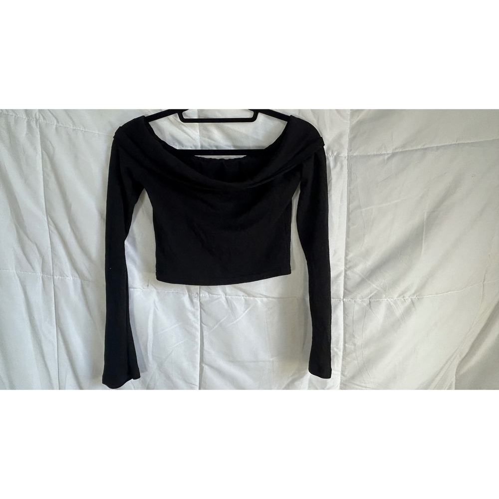Cider Black Off Shoulder Long Sleeve Crop Top